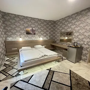 https://bourgas-de-luxe-studio.primorskohotels.com